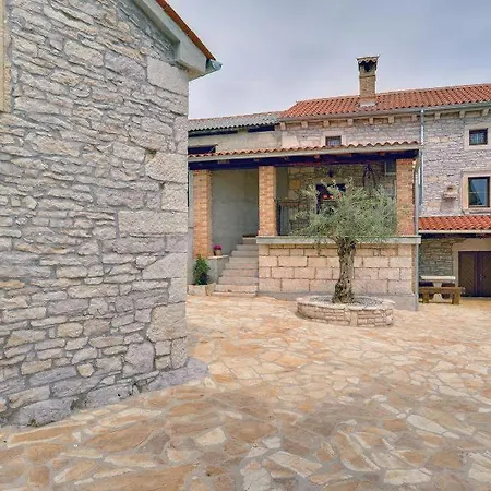 Villa Alexander Vila Žminj