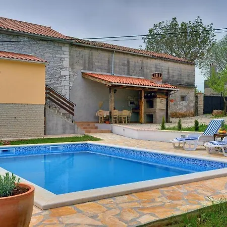 Villa Alexander Vila Žminj